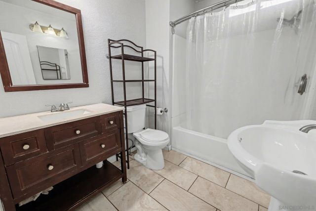 3994 Division St, San Diego, CA 92113