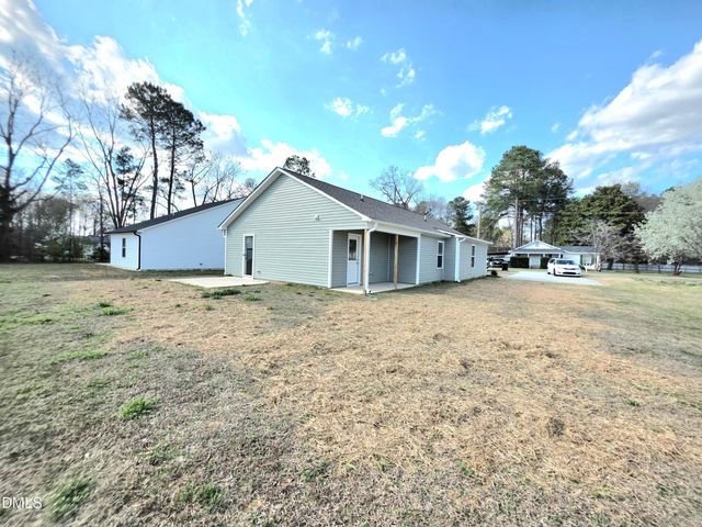 139 W Allen Street, Four Oaks, NC 27524