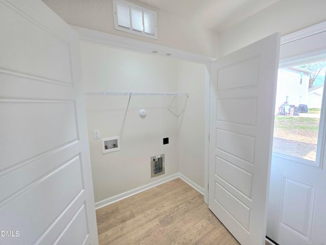 139 W Allen Street, Four Oaks, NC 27524