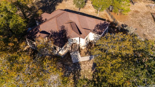 105 Saddle Up Circle, La Vernia, TX 78121