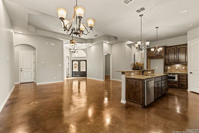 105 Saddle Up Circle, La Vernia, TX 78121