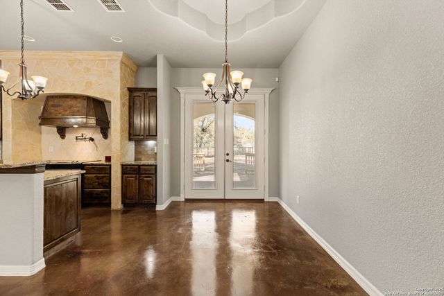 105 Saddle Up Circle, La Vernia, TX 78121