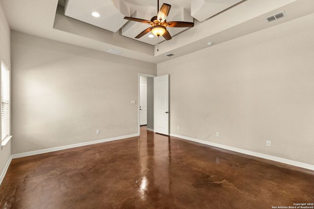 105 Saddle Up Circle, La Vernia, TX 78121