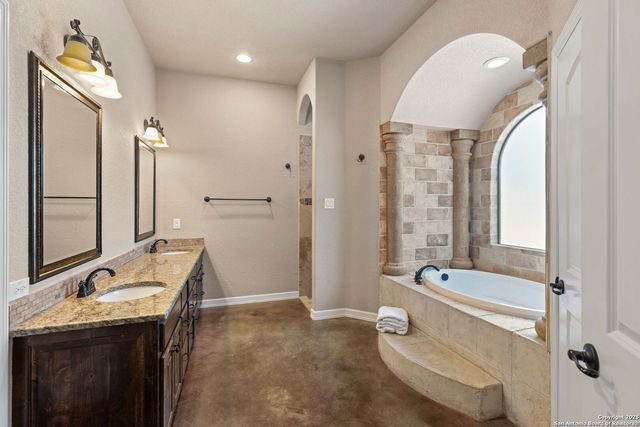 105 Saddle Up Circle, La Vernia, TX 78121