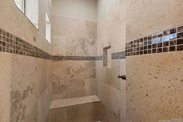 105 Saddle Up Circle, La Vernia, TX 78121