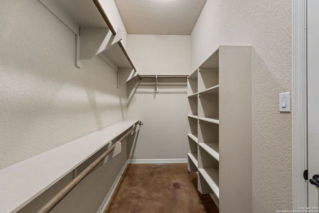 105 Saddle Up Circle, La Vernia, TX 78121