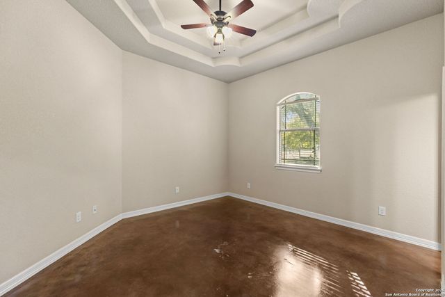 105 Saddle Up Circle, La Vernia, TX 78121