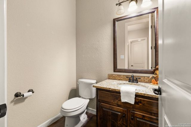 105 Saddle Up Circle, La Vernia, TX 78121