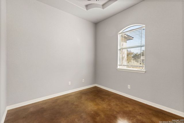 105 Saddle Up Circle, La Vernia, TX 78121