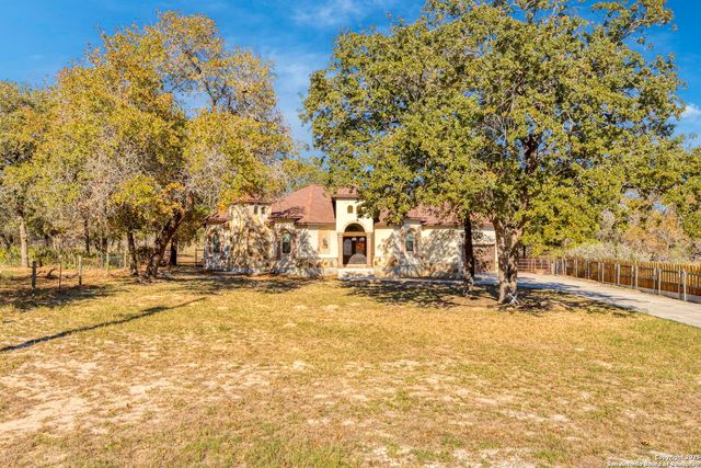 105 Saddle Up Circle, La Vernia, TX 78121