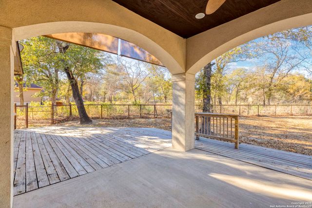 105 Saddle Up Circle, La Vernia, TX 78121