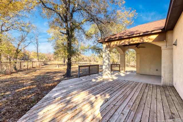 105 Saddle Up Circle, La Vernia, TX 78121