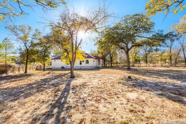105 Saddle Up Circle, La Vernia, TX 78121