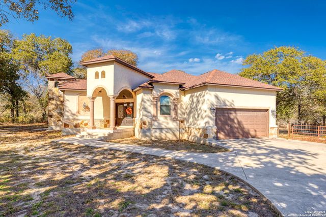 105 Saddle Up Circle, La Vernia, TX 78121