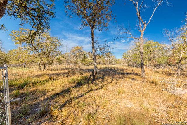 105 Saddle Up Circle, La Vernia, TX 78121