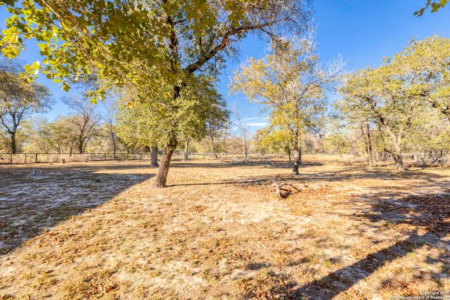 105 Saddle Up Circle, La Vernia, TX 78121