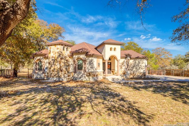 105 Saddle Up Circle, La Vernia, TX 78121