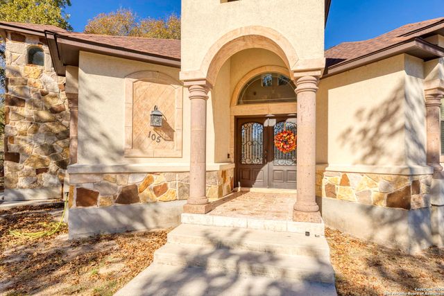 105 Saddle Up Circle, La Vernia, TX 78121