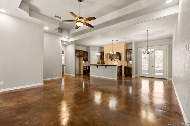 105 Saddle Up Circle, La Vernia, TX 78121