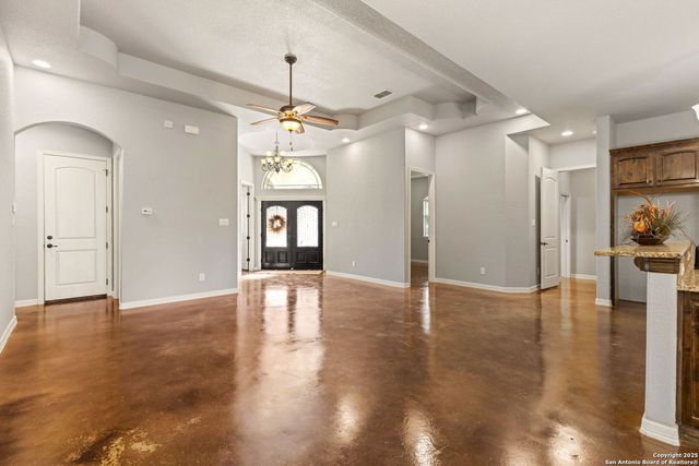 105 Saddle Up Circle, La Vernia, TX 78121