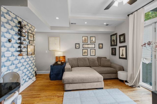 4422 N ASHLAND Avenue G, Chicago, IL 60640