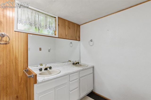 305 W Brookside Street, Colorado Springs, CO 80905