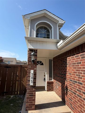 705 Cimarron Trail, Irving, TX 75063
