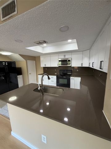 705 Cimarron Trail, Irving, TX 75063