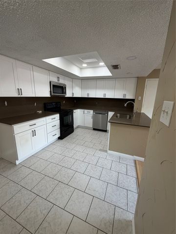 705 Cimarron Trail, Irving, TX 75063