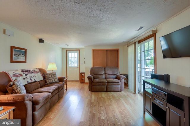 429 RIDGEFORD RD, Dallastown, PA 17313