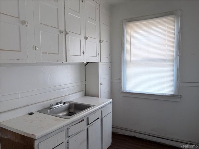 6324 Burlingame Street, Detroit, MI 48204