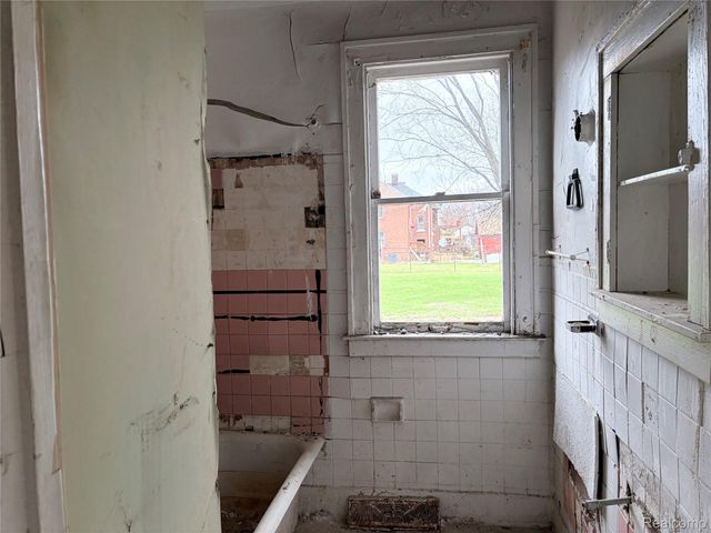 6324 Burlingame Street, Detroit, MI 48204