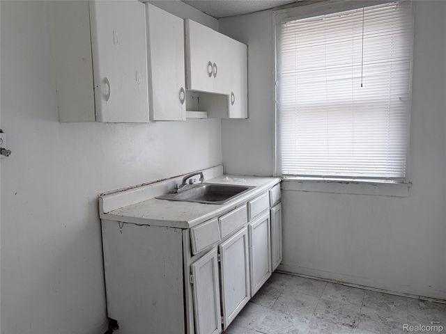 6324 Burlingame Street, Detroit, MI 48204