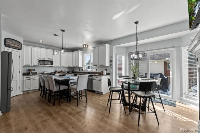 29169 Hemingway Drive, Novi, MI 48377