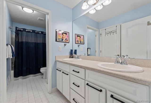 29169 Hemingway Drive, Novi, MI 48377