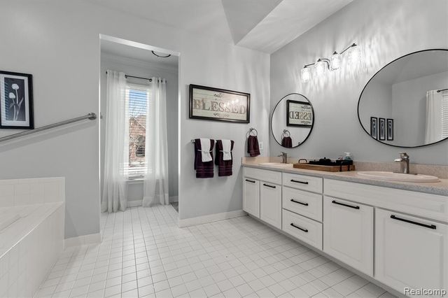 29169 Hemingway Drive, Novi, MI 48377