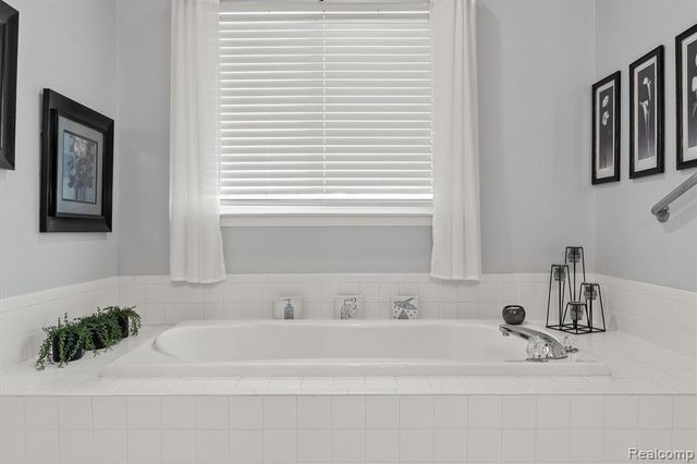 29169 Hemingway Drive, Novi, MI 48377