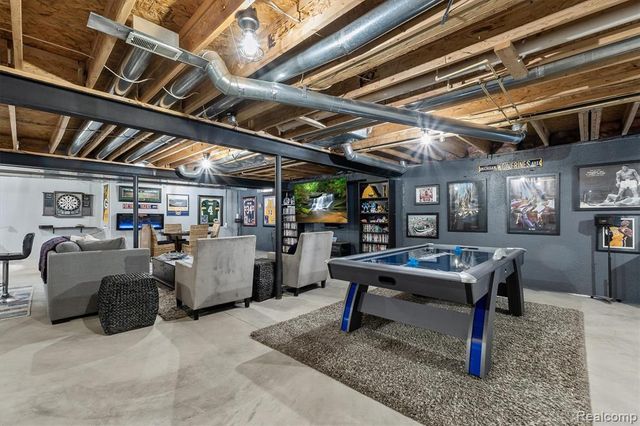 29169 Hemingway Drive, Novi, MI 48377