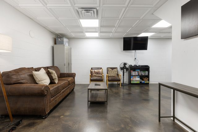 2890 Ellis Ln, Palmyra, TN 37142