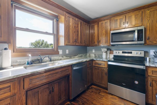 2890 Ellis Ln, Palmyra, TN 37142