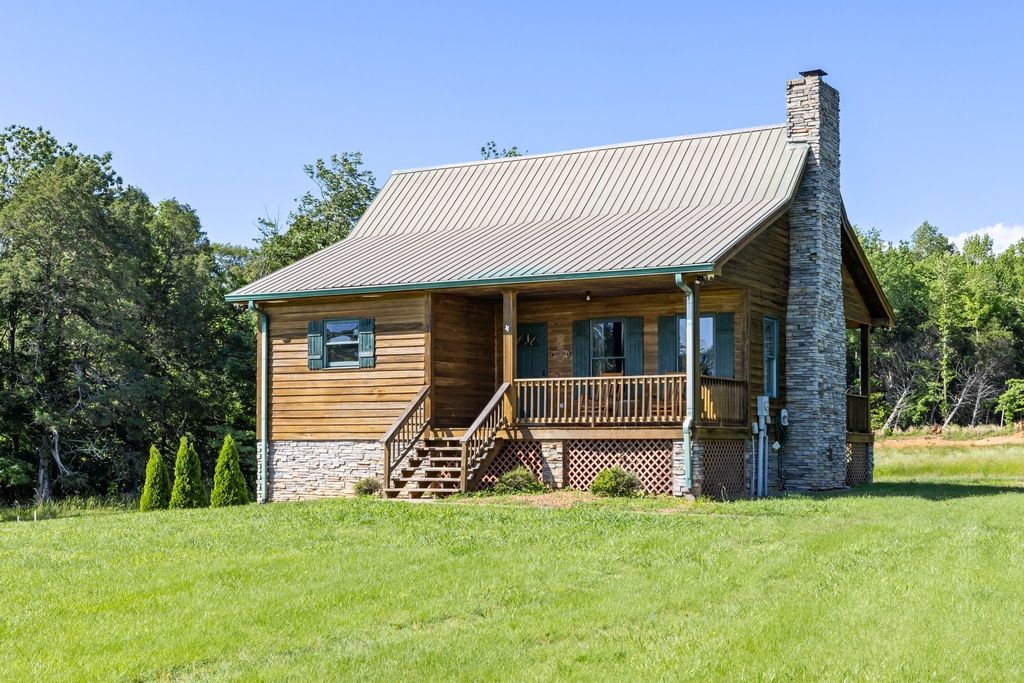 2890 Ellis Ln, Palmyra, TN 37142