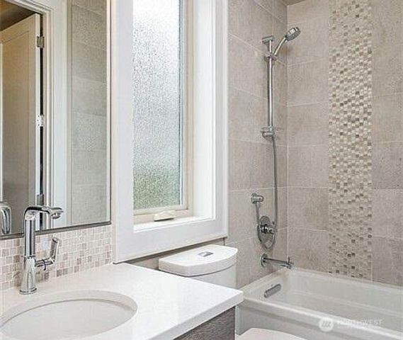 10207 NE 21st Place, Bellevue, WA 98004