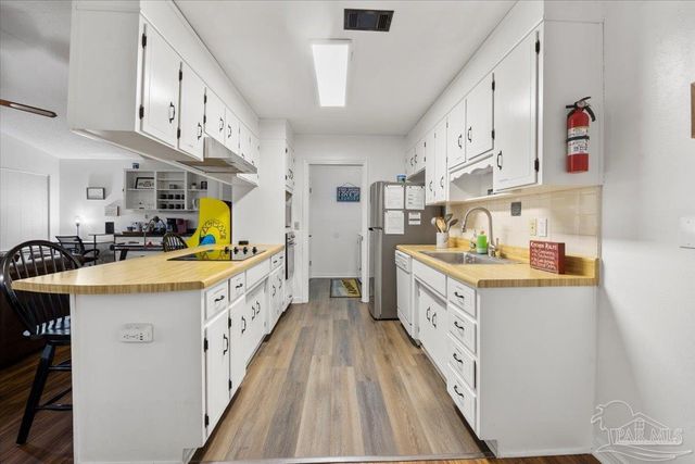 7072 Lake Joanne Dr, Pensacola, FL 32506