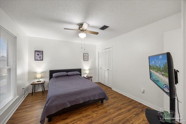 7072 Lake Joanne Dr, Pensacola, FL 32506