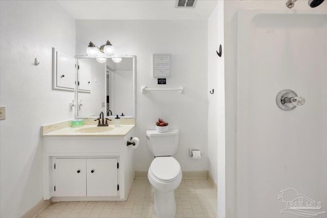 7072 Lake Joanne Dr, Pensacola, FL 32506