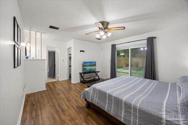 7072 Lake Joanne Dr, Pensacola, FL 32506