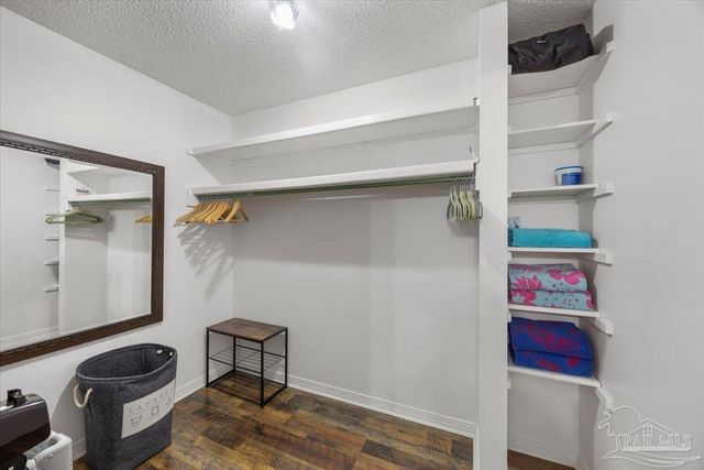 7072 Lake Joanne Dr, Pensacola, FL 32506