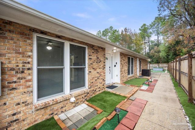 7072 Lake Joanne Dr, Pensacola, FL 32506