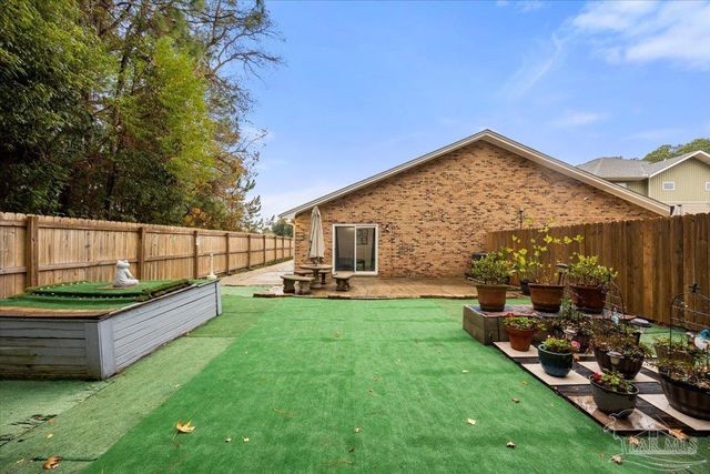 7072 Lake Joanne Dr, Pensacola, FL 32506