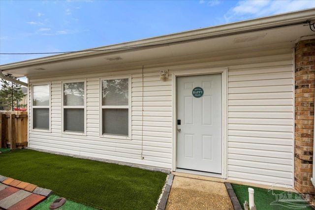 7072 Lake Joanne Dr, Pensacola, FL 32506